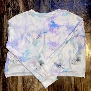Long sleeve cropped tie dye shirt.